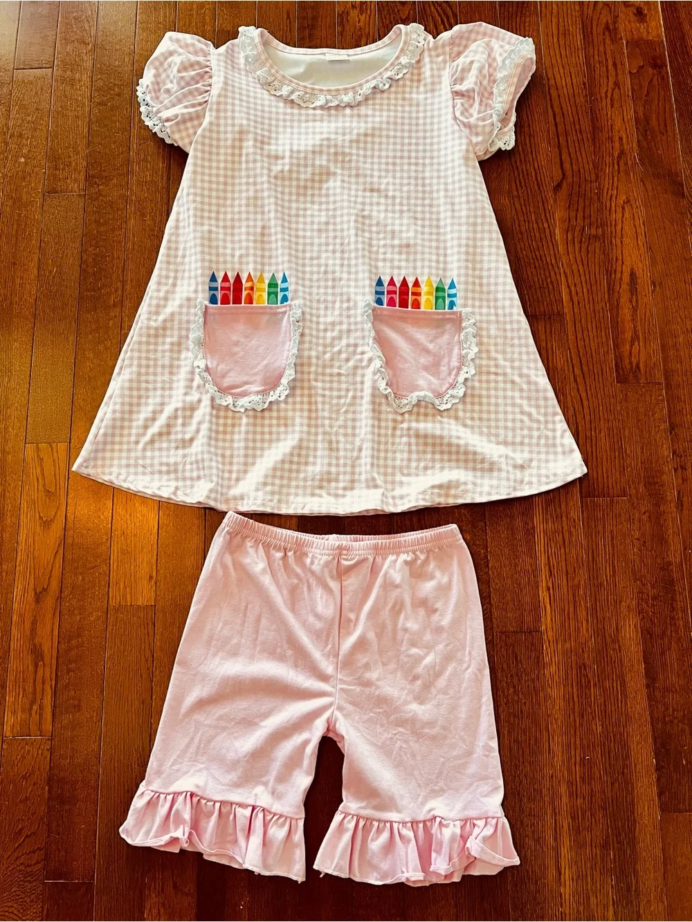 Girls Pink Gingham Crayon Pocket Set